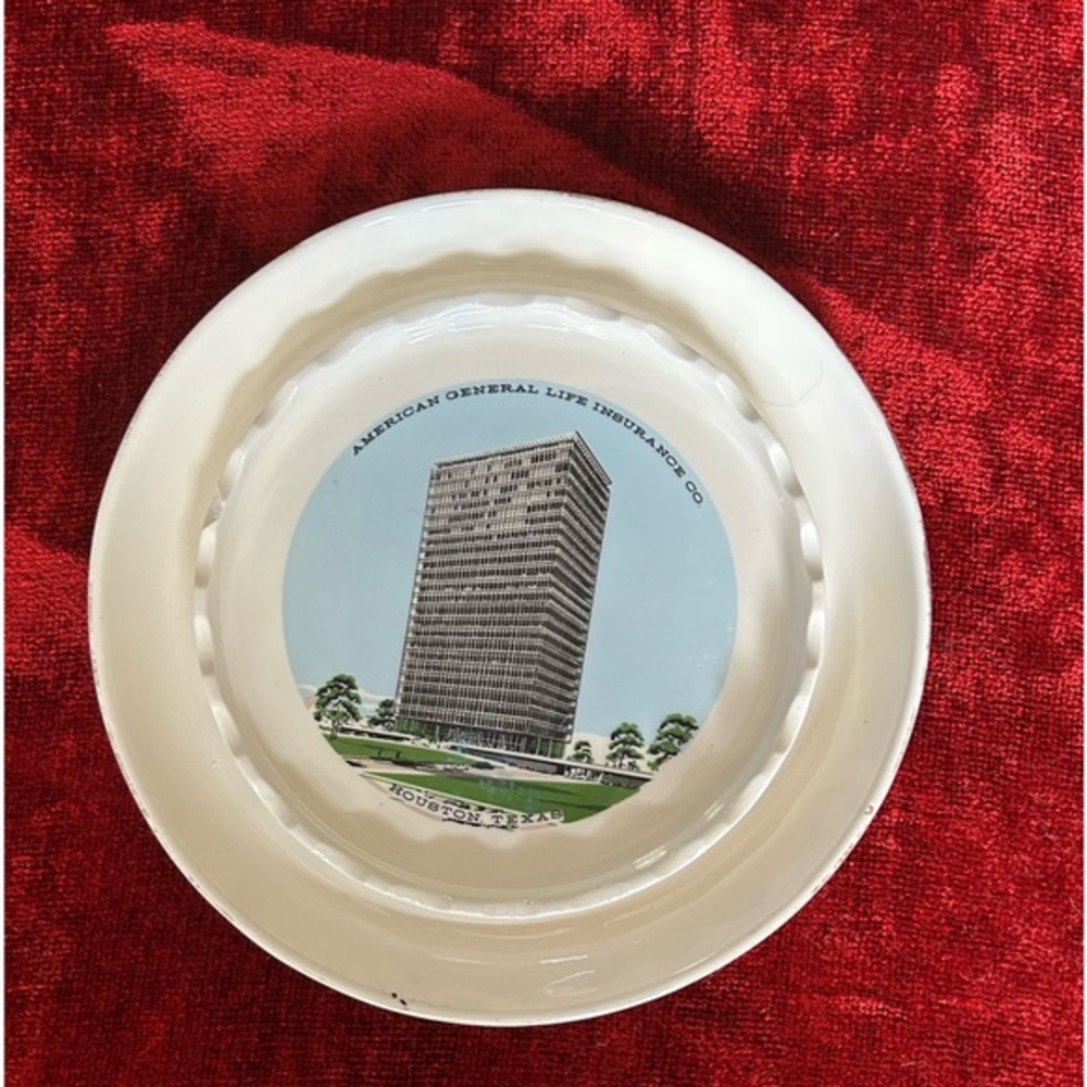 VINTAGE ASHTRAY - Picture 2 of 6